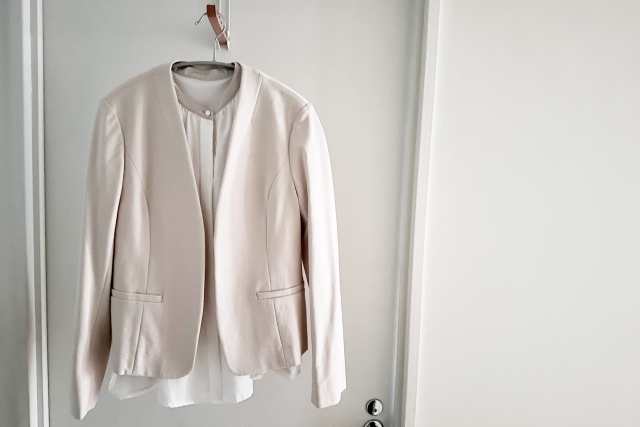 ホコリや花粉を落とす！スーツをキレイに保つ「LINECY 洋服ブラシ」