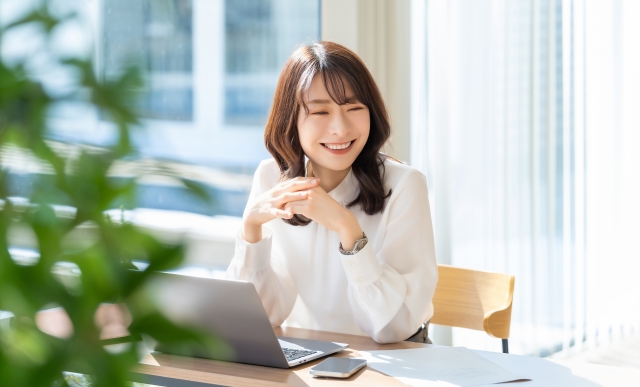 女性　笑顔
