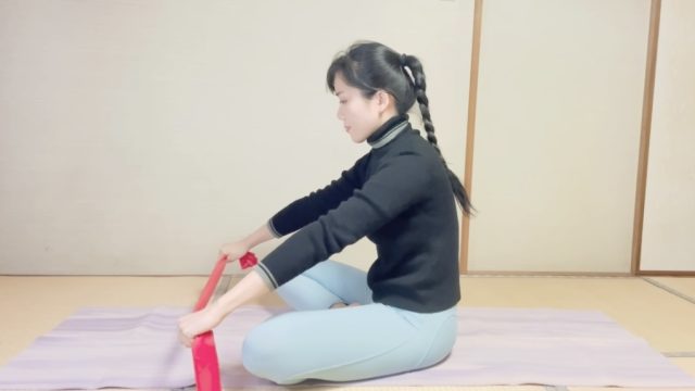 肩・胸郭の硬さをほぐす!3ステップのピラティス