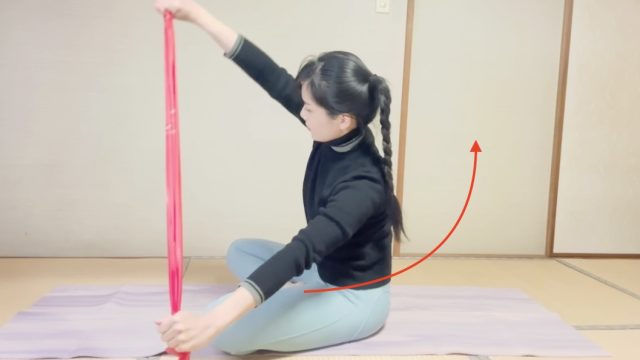 肩・胸郭の硬さをほぐす!3ステップのピラティス