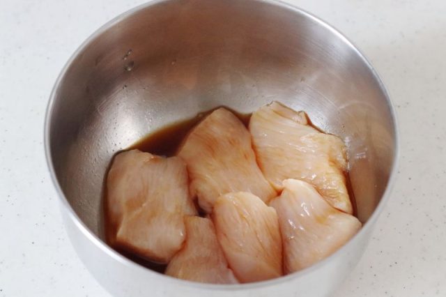 下味をつけた鶏むね肉