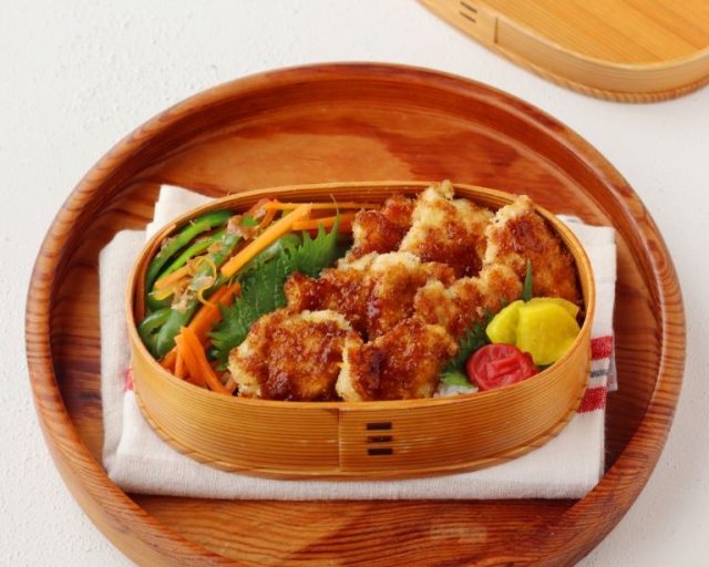 「ヘルシーささみフライ」「野菜のおかか和え」2品弁当