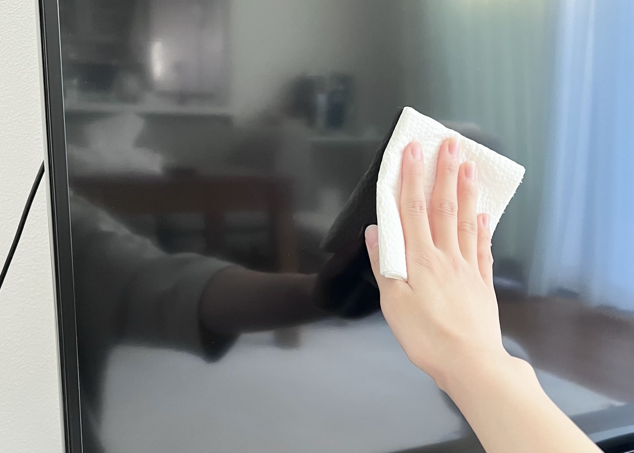 「テレビ画面の掃除」の正解は？NGなお手入れ方法も解説