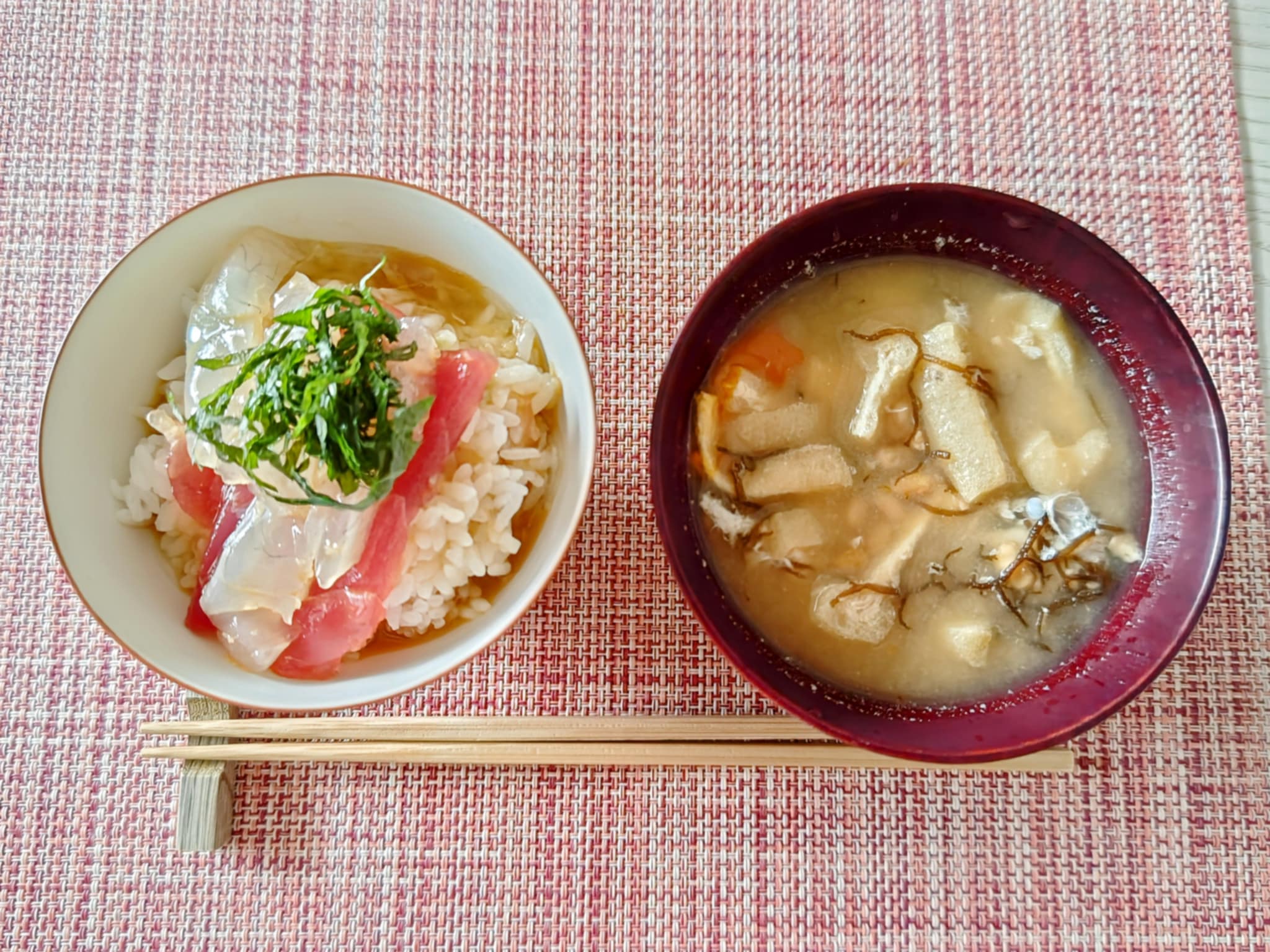 5分で完成！我が家の朝ごはん。絶品「ぶっかけ海鮮卵かけご飯」と「全部入れのお味噌汁」レシピ