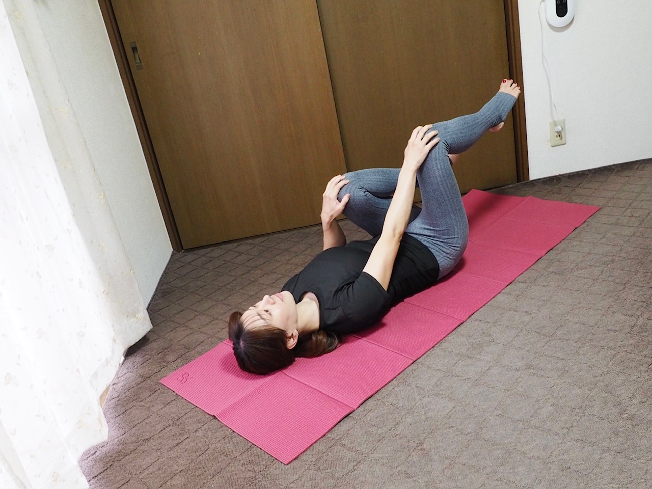 【仰向け40秒】中腰・長時間のデスクワーク対策に！「腰～お尻」に効くストレッチ