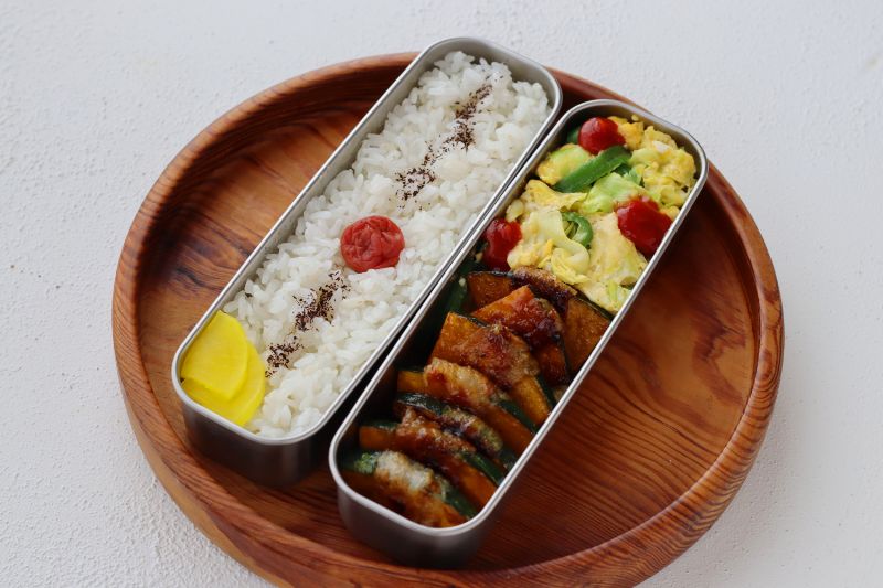 “カレー焼き肉だれ”で簡単！「かぼちゃの豚巻き」「野菜のレンジ炒り卵」2品弁当