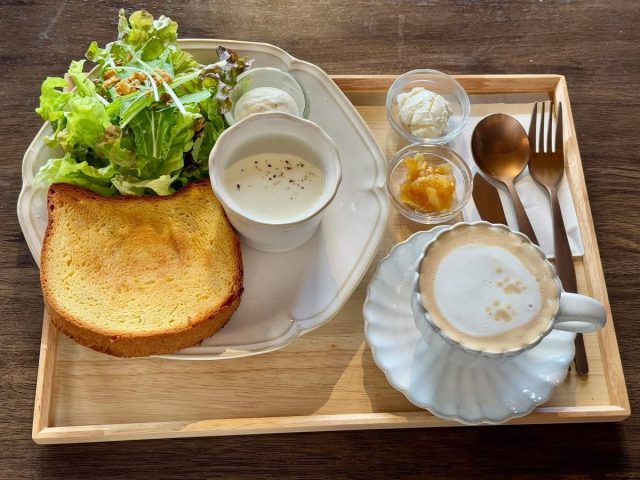 COFFEE&BAKE achoo! 店内 モーニング