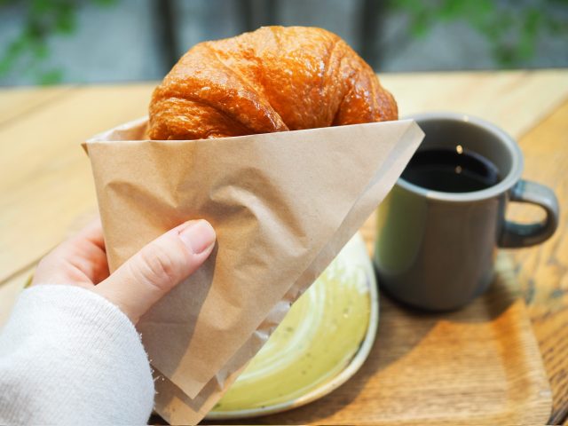 クロワッサンとコーヒー