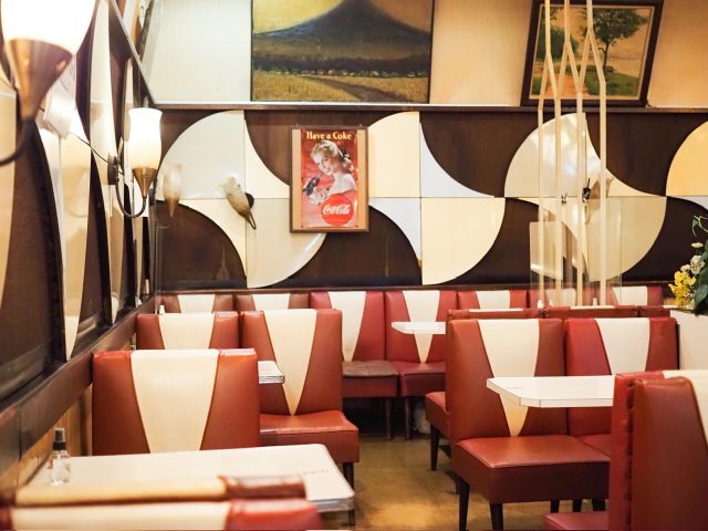 新橋のパーラーキムラヤ」店内