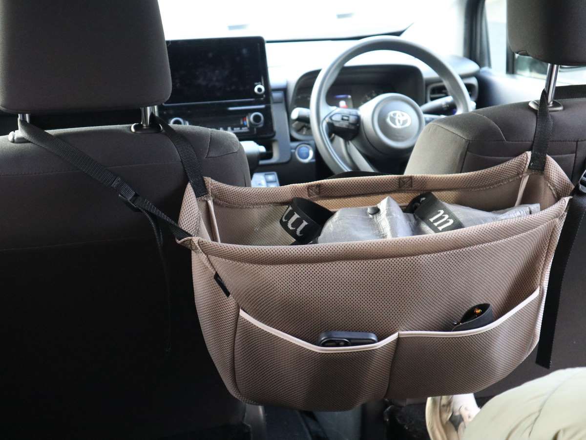 あったら便利！車内が快適になる収納グッズ「さっと手が伸ばせるカーポケット」