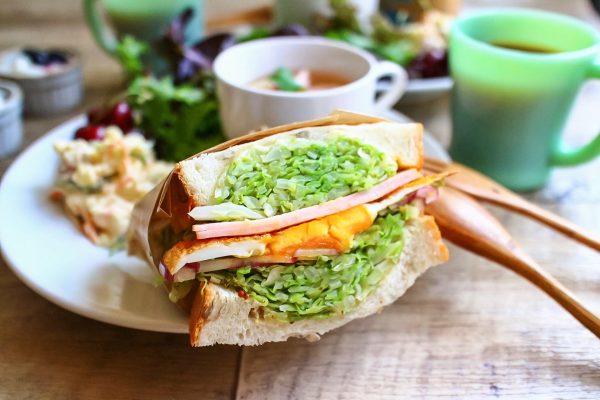 春の陽気にぴったり♪公園で楽しむ「ピクニック弁当」レシピ3つ