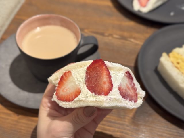 苺サンドイッチ ラテ