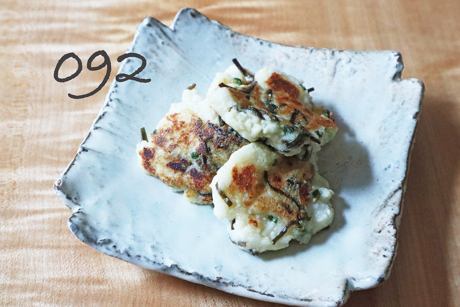 混ぜて焼くだけ！ダイエット中にも◎「はんぺんと豆腐のふわふわ焼き」