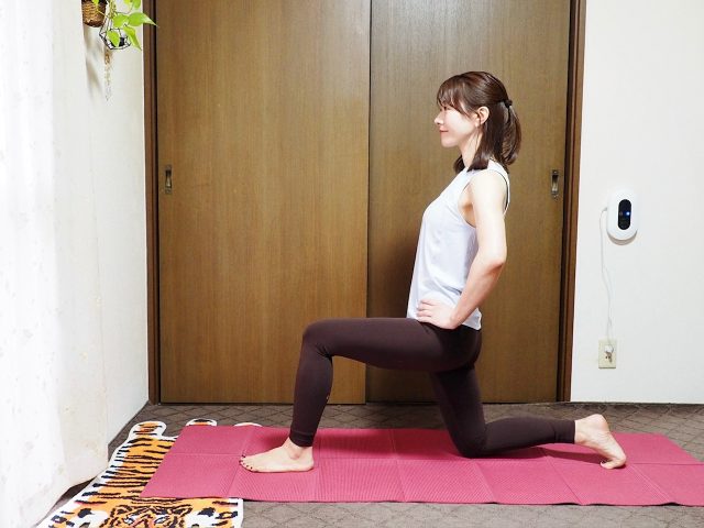 「鼠径部(そけいぶ)」を伸ばすストレッチ