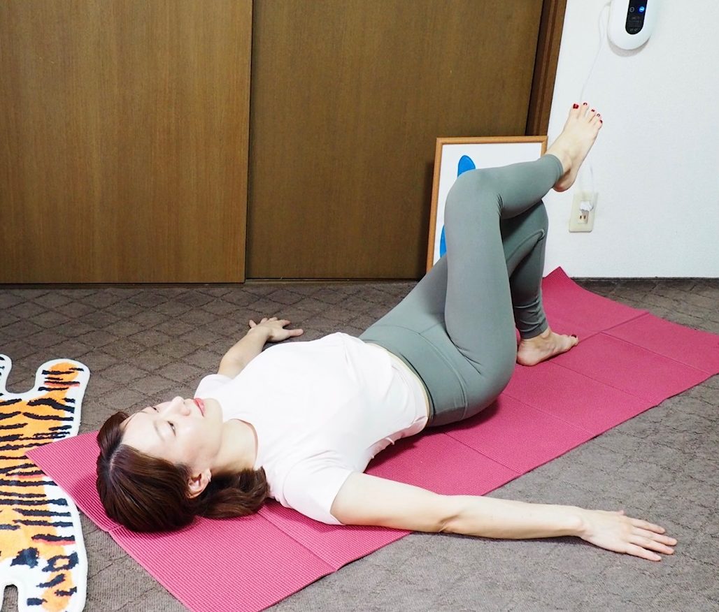 【簡単すぎる！】寝起きすぐにできる「ふくらはぎ」マッサージで脚の疲れスッキリ