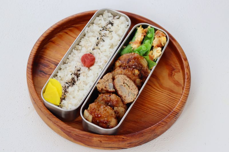 旬の味を楽しむ！「新玉ねぎのミニハンバーグ」「スナップえんどうと卵のおかか和え」2品弁当
