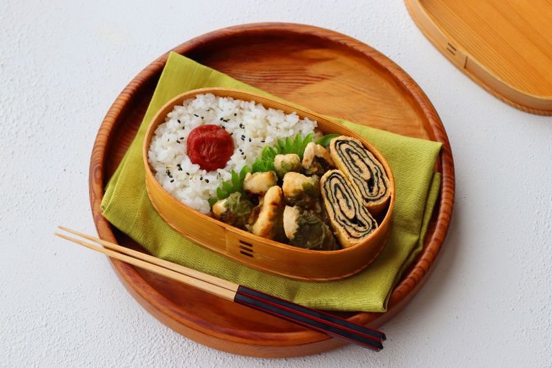 お弁当が傷みにくい！「しそ巻きチキン」「にんじんと海苔の卵焼き」2品弁当【連載300回】