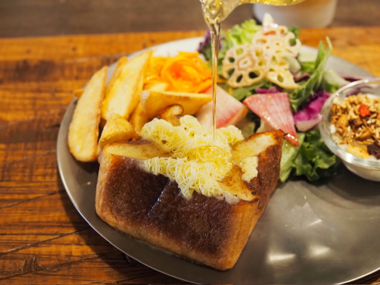 【永田町】1日中モーニングが楽しめる！人気カフェ「ZTTo morning」