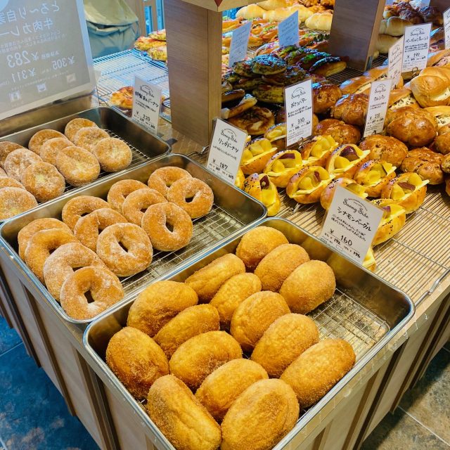 彩り豊かな菓子パンや惣菜パン