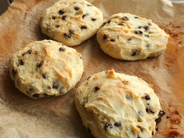 オーブン不使用！豆腐で簡単「米粉チョコチップパン」の作り方