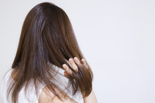 紫外線カット＆色落ちを防ぐ！ALLIE「UVヘアカラーロックバーム」