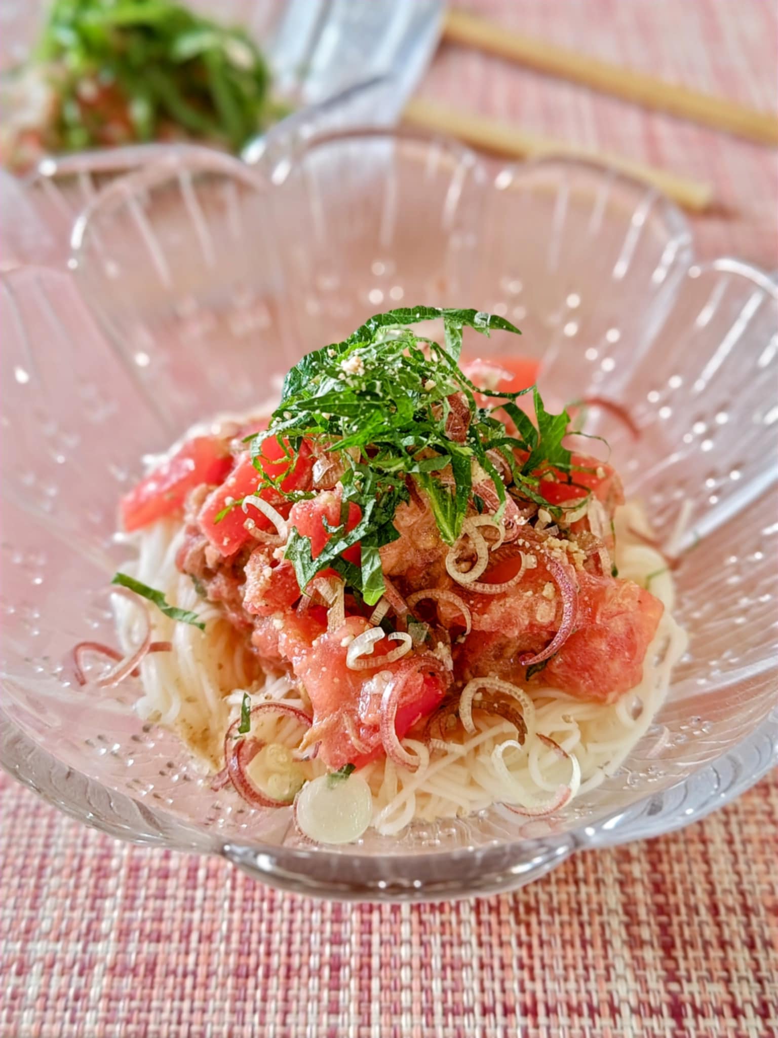 この手があった！手軽でおいしい朝ごはん「トマトとツナのぶっかけ素麺」