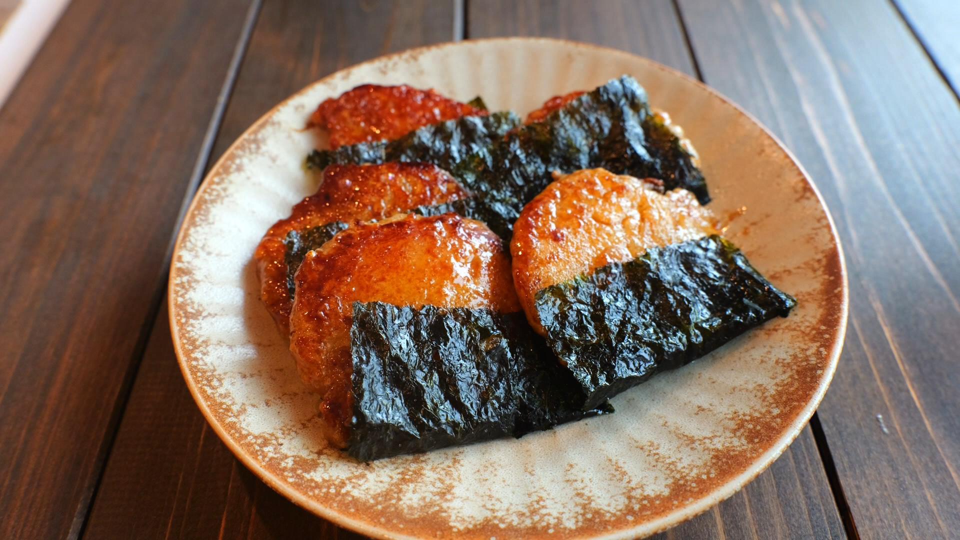 混ぜて焼くだけで簡単！もちもち香ばしい「豆腐いそべ餅」の作り方♪