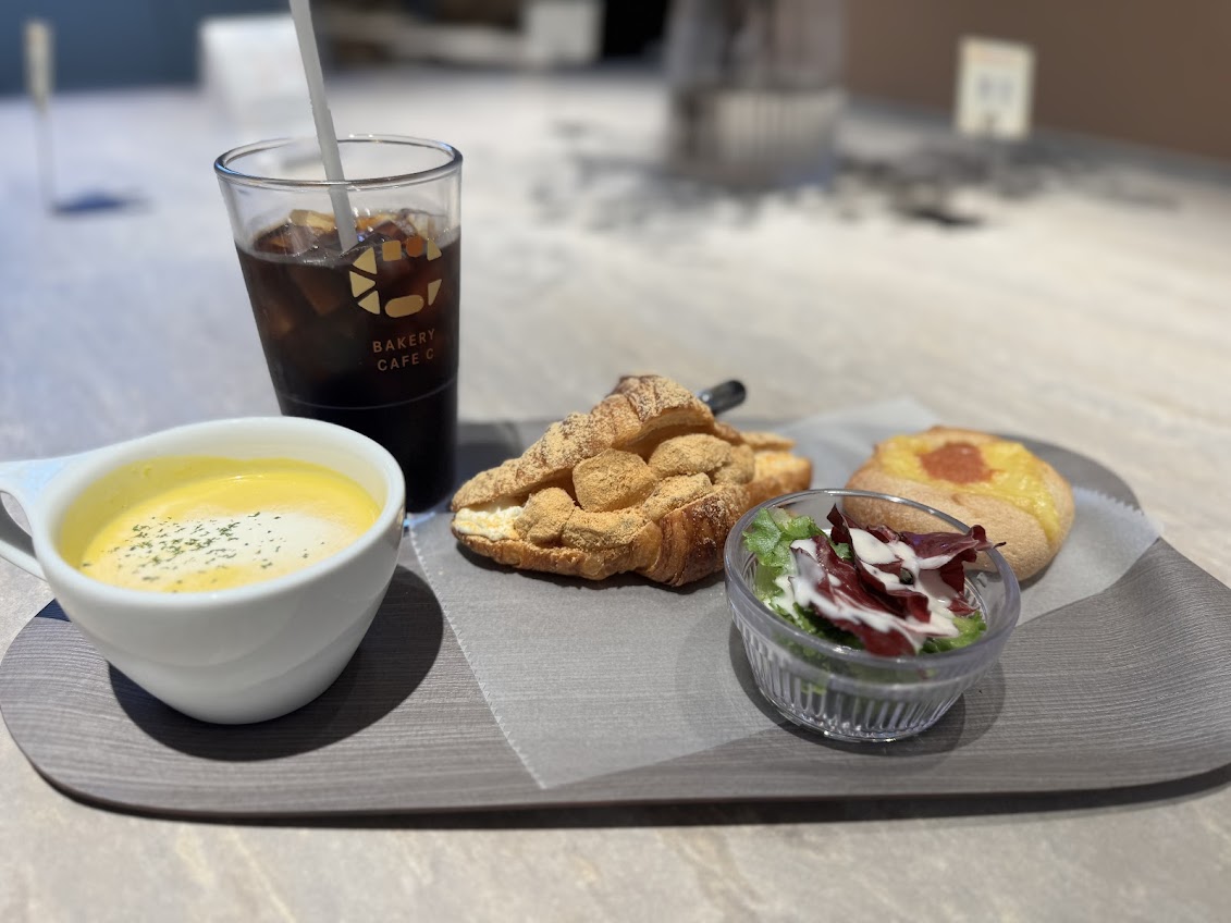 【大阪・なんば】クロワッサンに「わらび餅」！？駅直結の「ベーカリーカフェC」でモーニングを満喫！