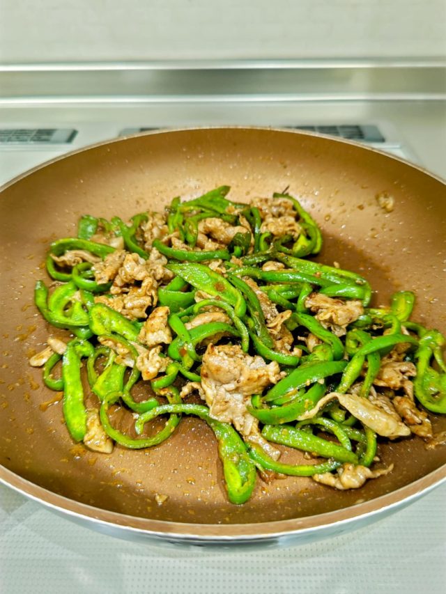 細切りピーマンと豚肉の旨辛炒め