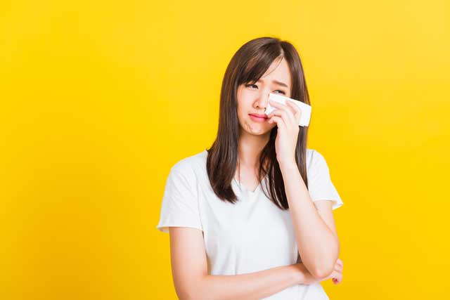 泣くことでスッキリ!?「涙活」で得られる精神的なメリット3つ