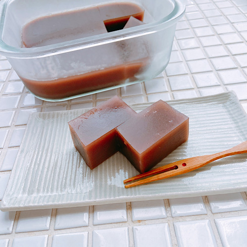 夏のひんやりおやつ♪10分で作れる『水ようかん』作り置きレシピ