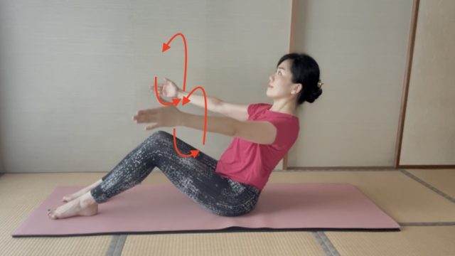 腕を回す
