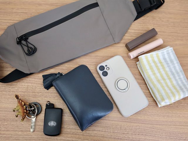 bom moment 撥水ボディバッグ 荷物