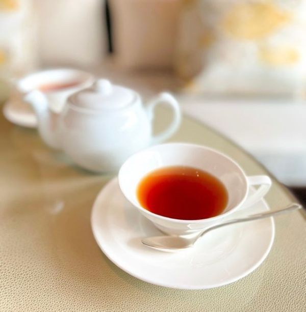 紅茶とティーポット