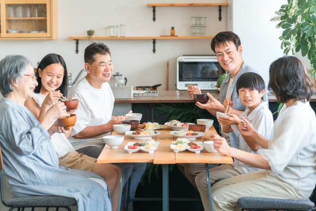 お盆シーズン必見！「親戚の集まり」で気を付けたいマナー＆振る舞い方