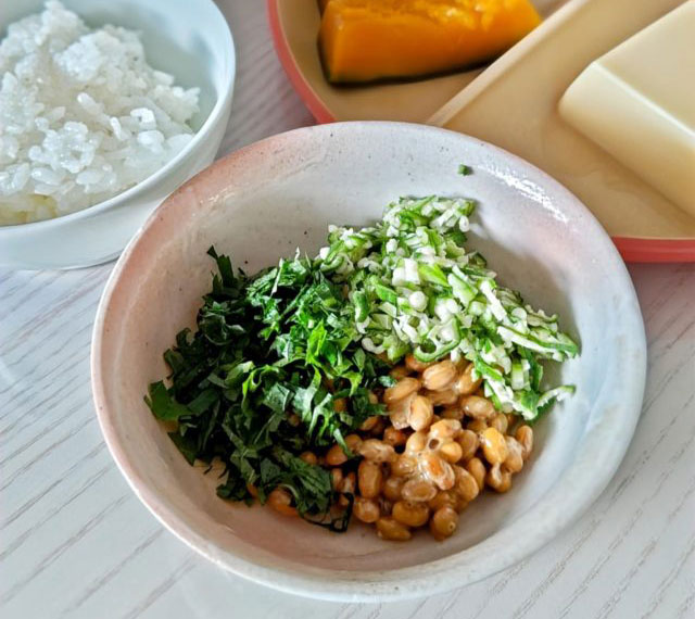 残り物を並べて10分で朝ごはんに！夏におすすめ「アレンジ納豆」2種