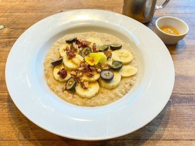【清澄白河】開放感あふれる「iki Roastery & Eatery」で味わう“絶品ポリッジ”