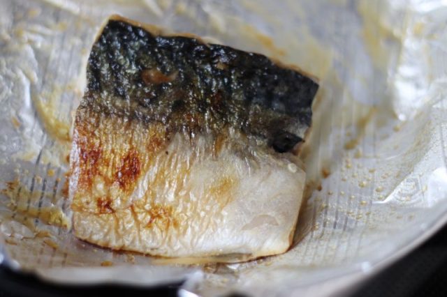 焼いた塩サバ