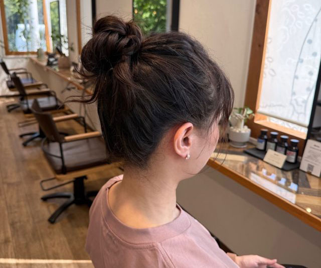 ゴムだけで完成！夏のレジャーに最適◎崩れにくい簡単スッキリヘアアレンジ