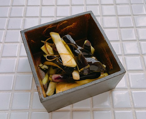 ポリ袋で漬けるだけ！ご飯がすすむ『茄子の浅漬け』の作り置きレシピ