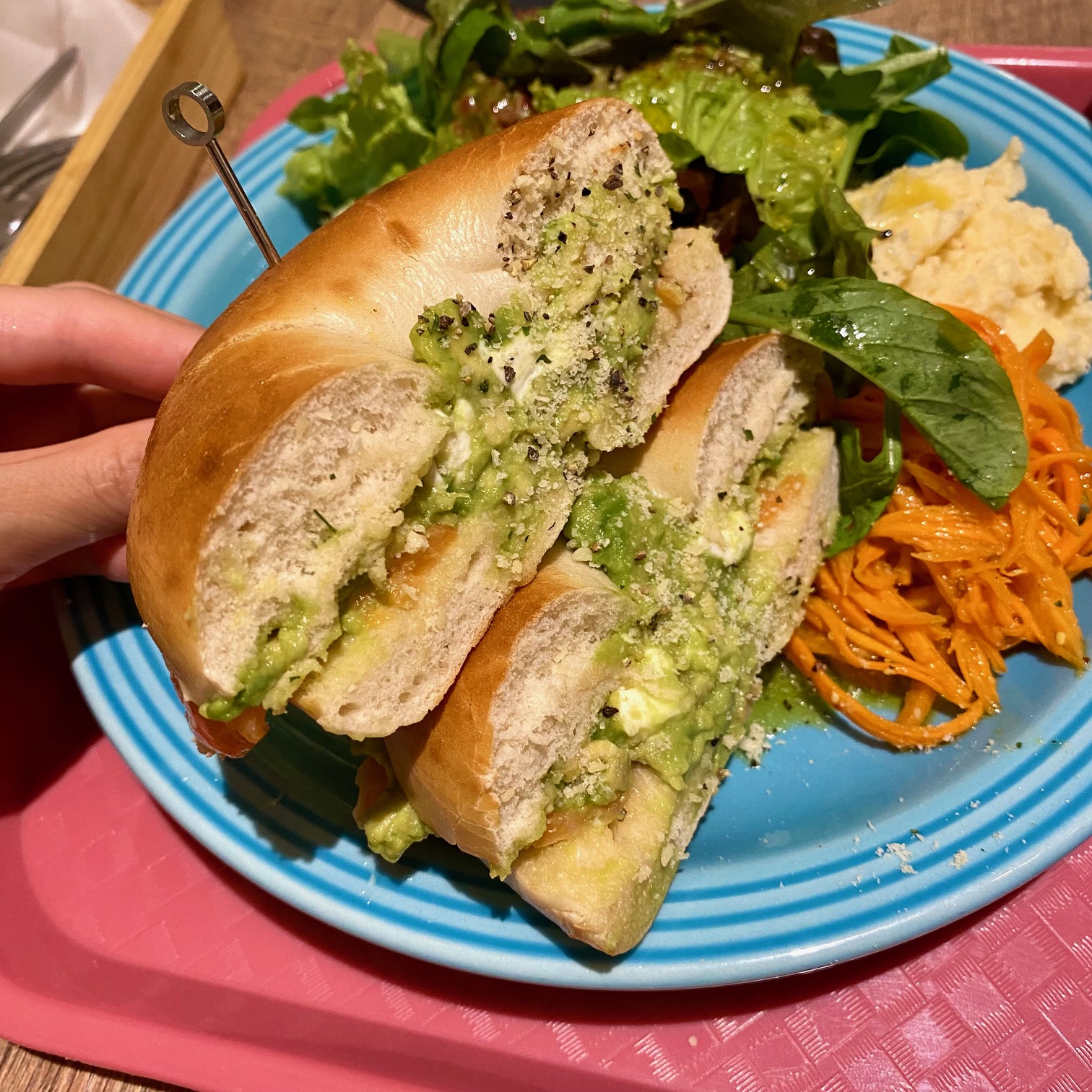 【大阪・中崎町】人気バーガー屋でモーニング！ボリューム満点ベーグルサンド@RICH GARDEN 梅田中崎町