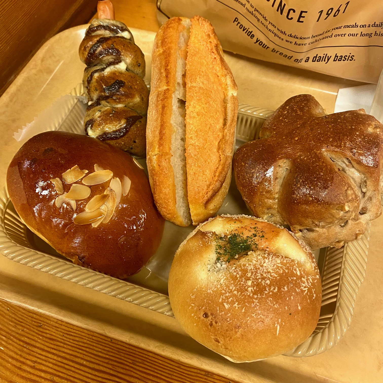 【大阪・梅田】行列ができるコスパ最強の老舗パン屋さんモーニング@カスカード阪急三番街店