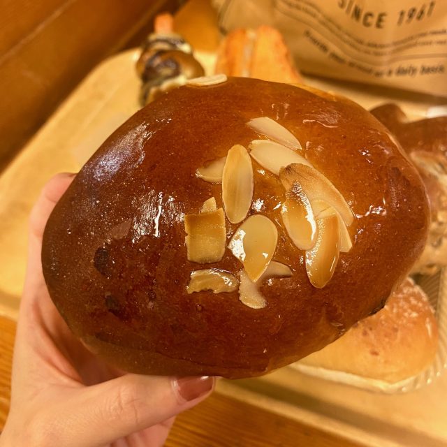 自家製クリームパン(税込195円)