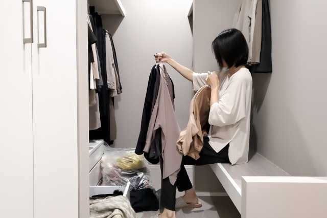 お金持ちのクローゼットに「ないもの」5選。豊かさは引き算から