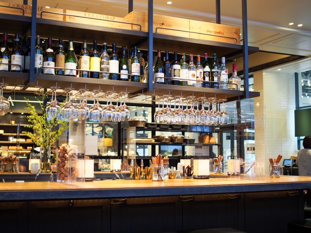 ベーカリー&レストラン 沢村 新宿 店内