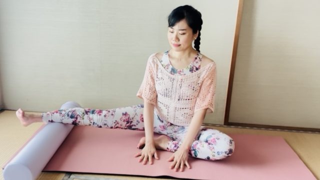 脚を伸ばす