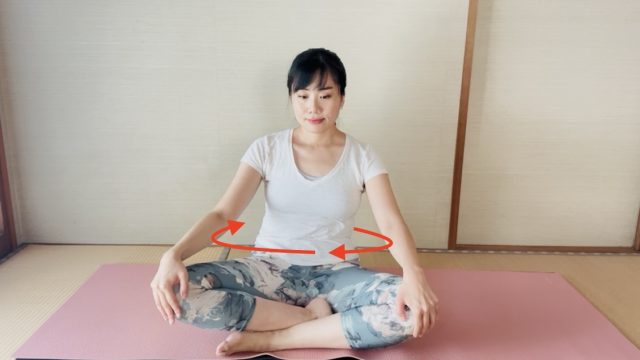 骨盤を回す