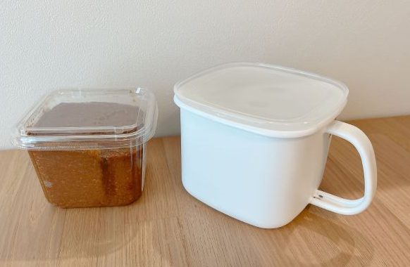 冷蔵庫がすっきり整う！「富士ホーロー 角型みそポット」で味噌保存をもっと快適に