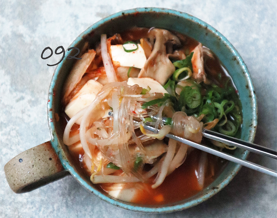 電子レンジで5分！マグカップで作る「麻辣湯風スンドゥブ豆乳スープ」