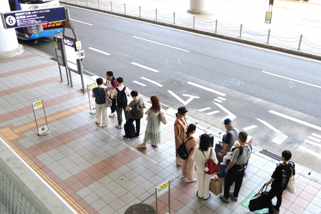 「リムジンバスの時刻表はありますか」を英語で言うと？